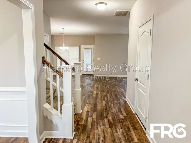 Building Photo - 491 Fallingbrook Dr