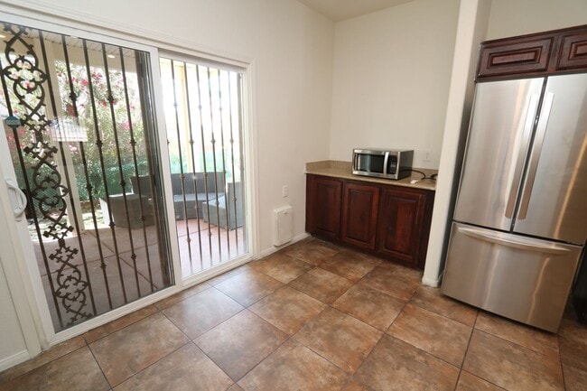 Building Photo - Cozy 3 bedrooms