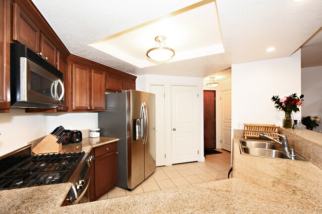 Building Photo - 1633 S Bentley Ave