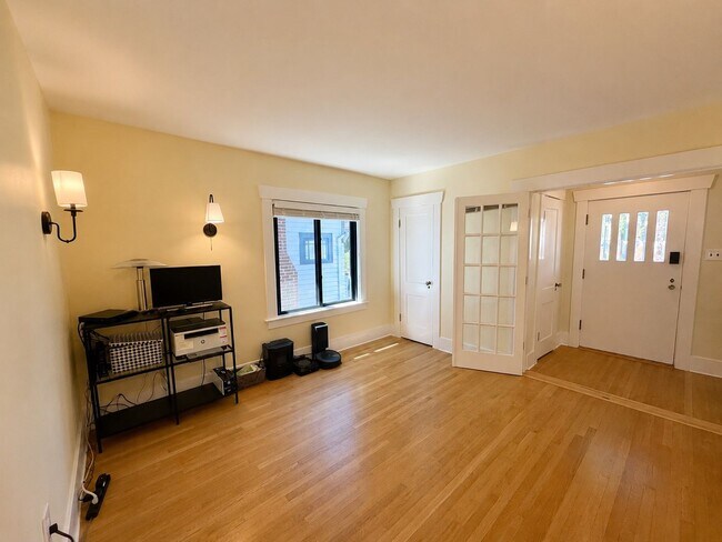 Building Photo - Fully Remodeled Ballard 5 Bed/2 Bath Home w/ A/C!
