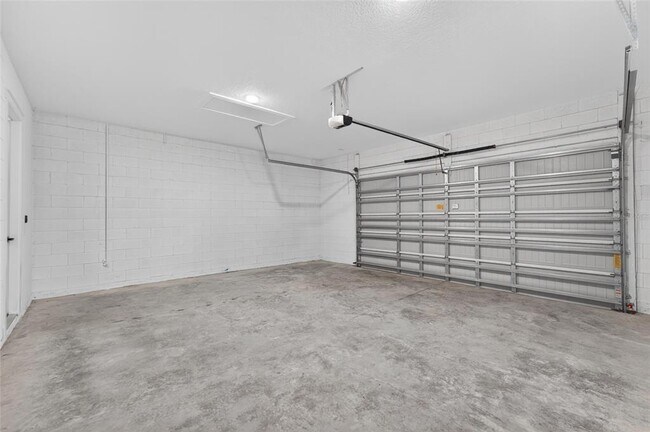 Building Photo - 15174 Field Daisy Dr