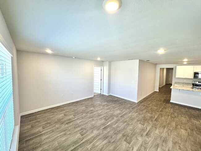 Building Photo - New rental in Brighton Oaks! Conveniently located off Hwy 231, this community conveniently close ...