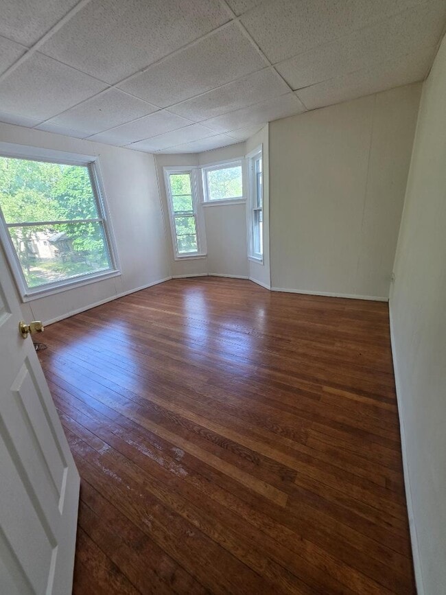 Building Photo - 189 Parsells Ave