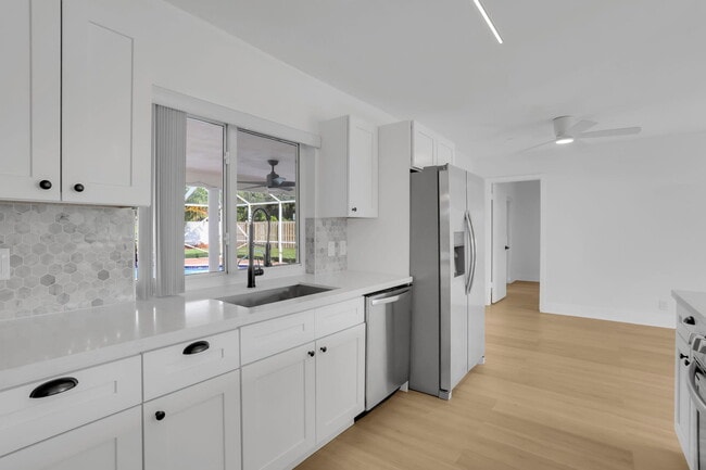 Building Photo - 905 Sunset Rd