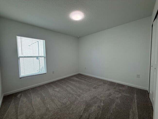 Building Photo - Beautiful 3 bedroom 2 bathroom house