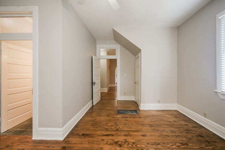 Building Photo - 2057 Vinton Ave