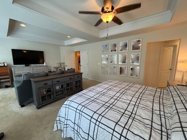 Building Photo - Amazing 6 Bed 5 Bath Single Family Home Wi...