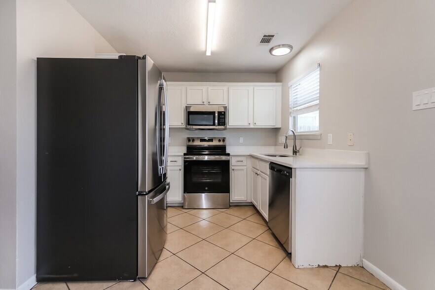 Building Photo - 5622 Coastal Way