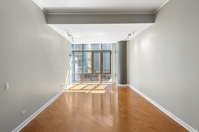 Building Photo - 450 E Waterside Dr