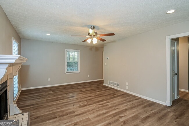 Building Photo - 650 Kurtz Rd