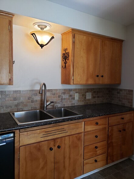 Building Photo - 3717 E 30th Ave