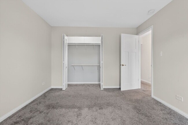 Building Photo - 751 S Dwyer Ave