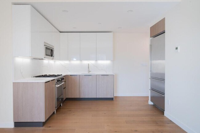 Building Photo - 3 bedroom in Brooklyn NY 11223