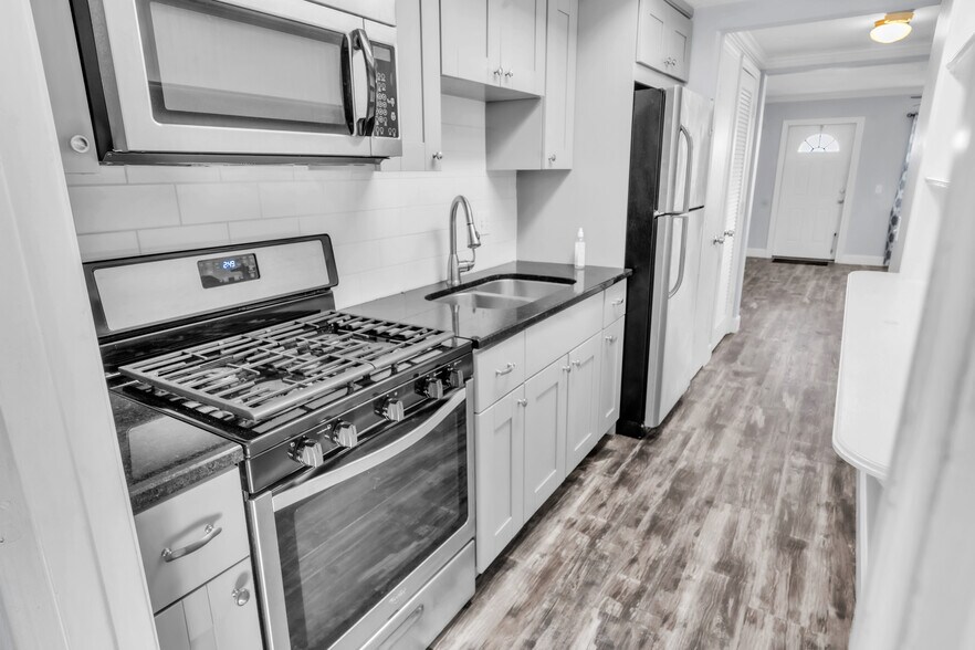 Kitchen - 5850 18th St N