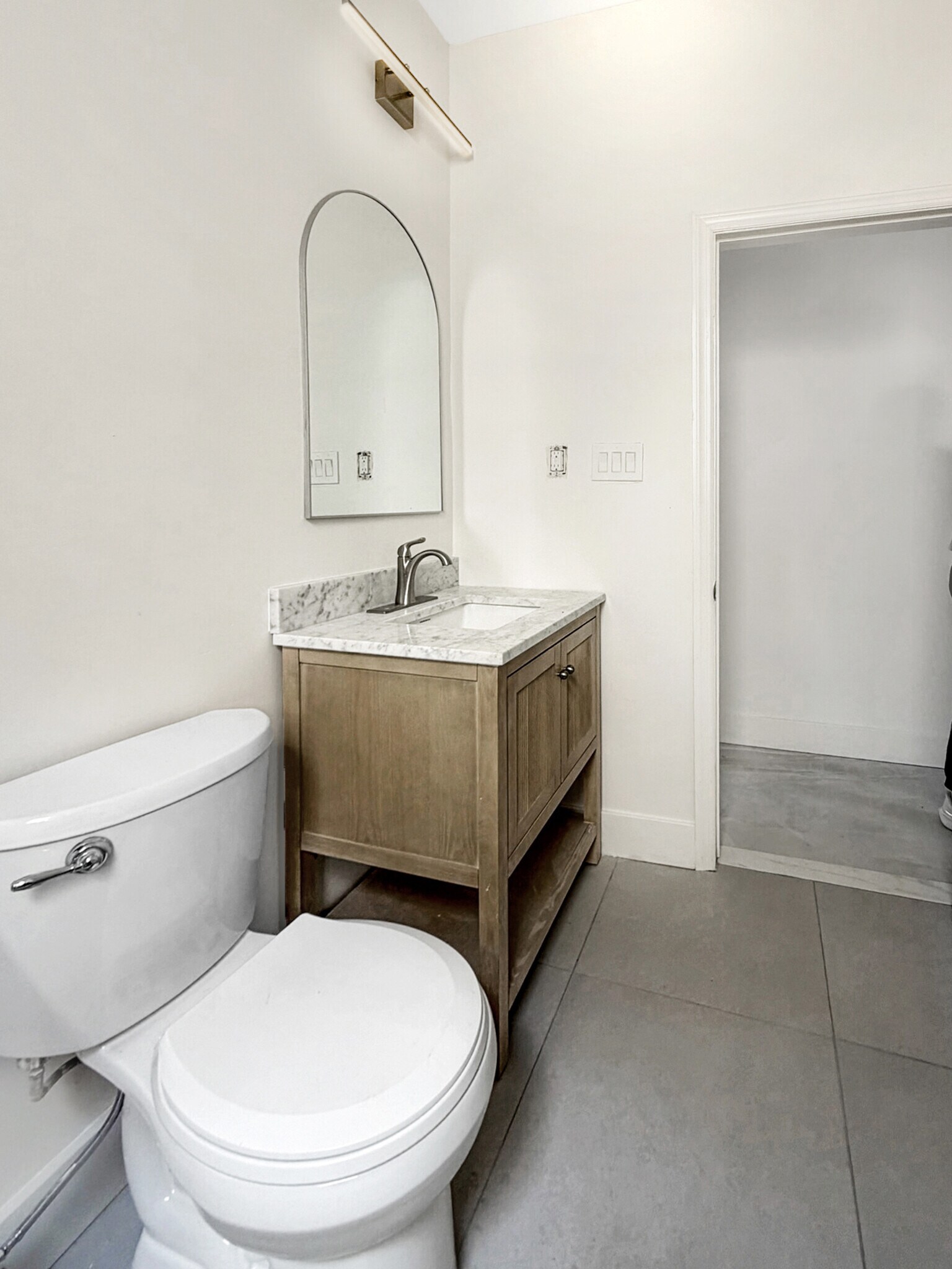 Building Photo - 132 Bayview Ave