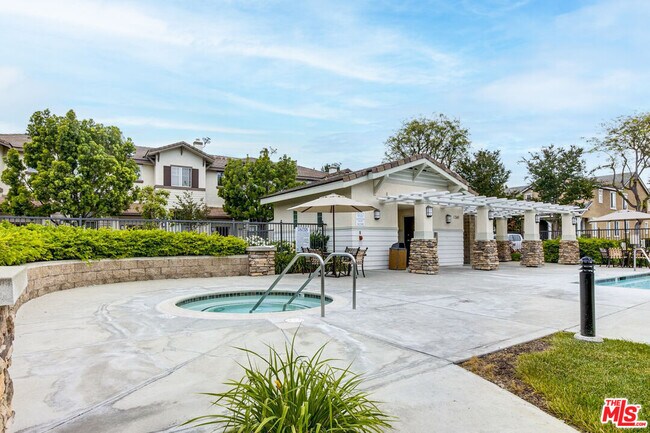 Building Photo - 1133 Jewett Dr