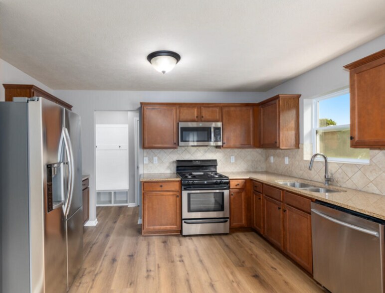 Building Photo - 24537 Brownstone Blvd