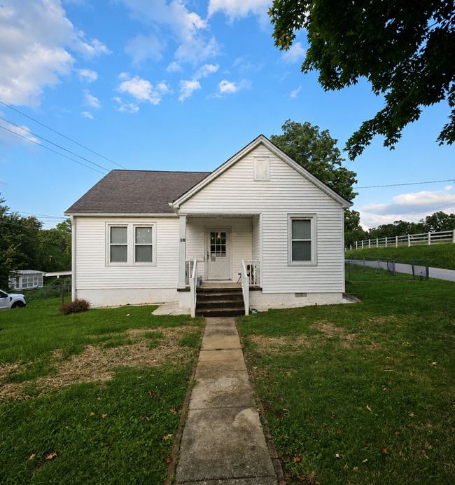 Building Photo - 304 S Young St