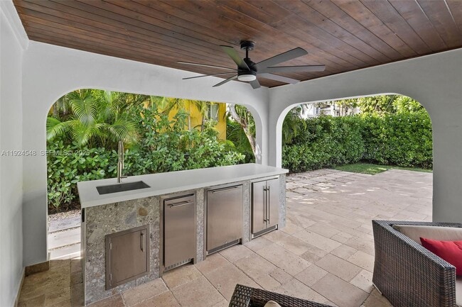 Building Photo - 743 Aledo Ave