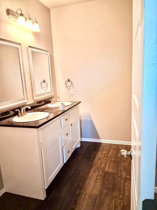Building Photo - Beautiful 4-Bedroom Home in Edmond – Avail...