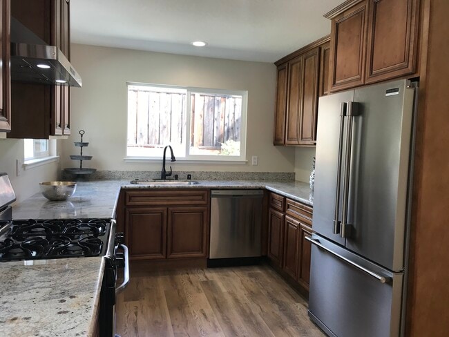 Building Photo - 1474 Dos Palos Dr