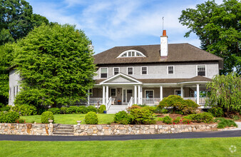 Building Photo - 15 Shagbark Rd