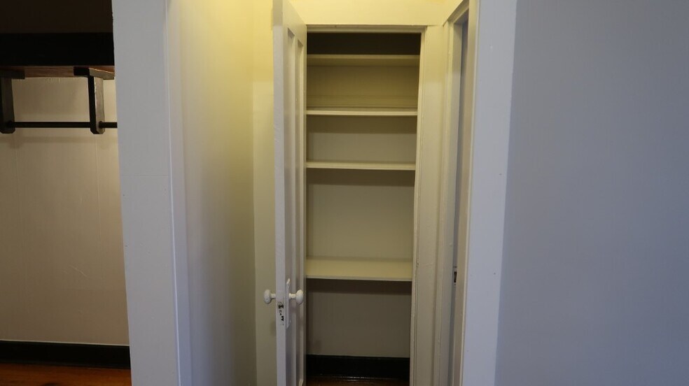 Building Photo - 4354-56 N Elston