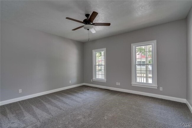 Building Photo - 137 St Mary St