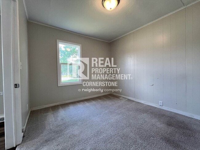 Building Photo - AVAILABLE NOW!! 3 Bedroom Home with Huge Y...