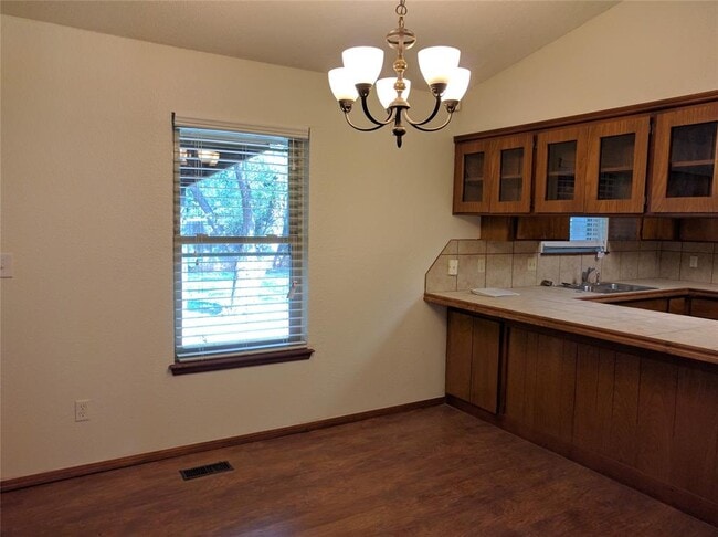 Building Photo - 2119 Teresa Dr