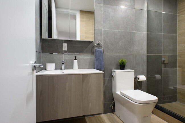 Building Photo - 1597 York Ave