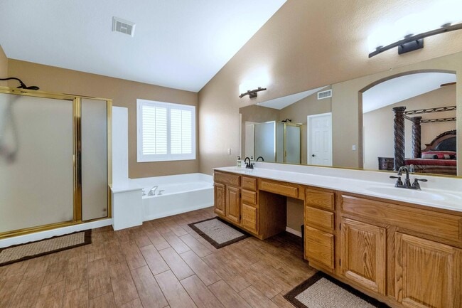 Building Photo - 11155 E Laurel Ln