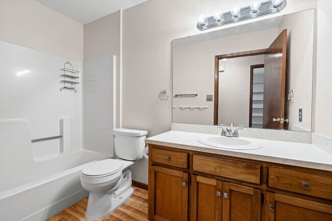 Building Photo - Charming Fairhope Home for Rent – Convenie...