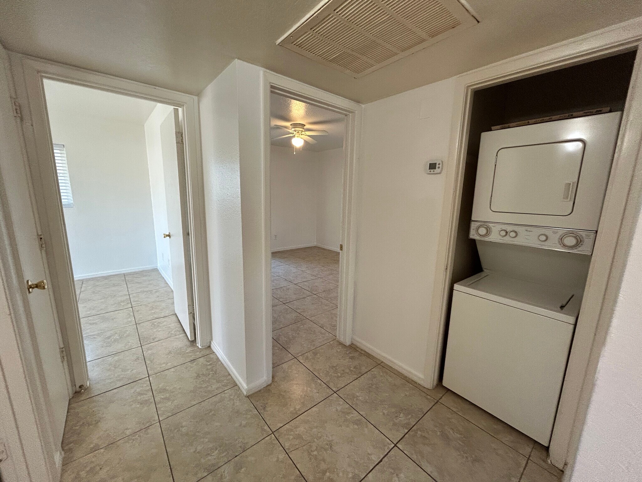 Building Photo - 3024 E Waltann Ln