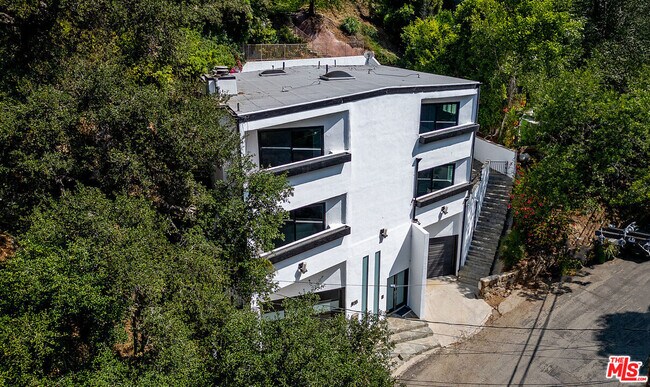 Building Photo - 8155 Willow Glen Rd