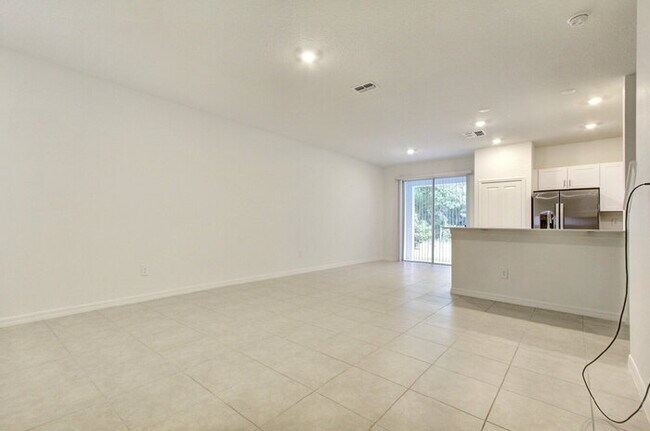 Building Photo - Charming 3-Bedroom Home with 2.5 Baths in ...