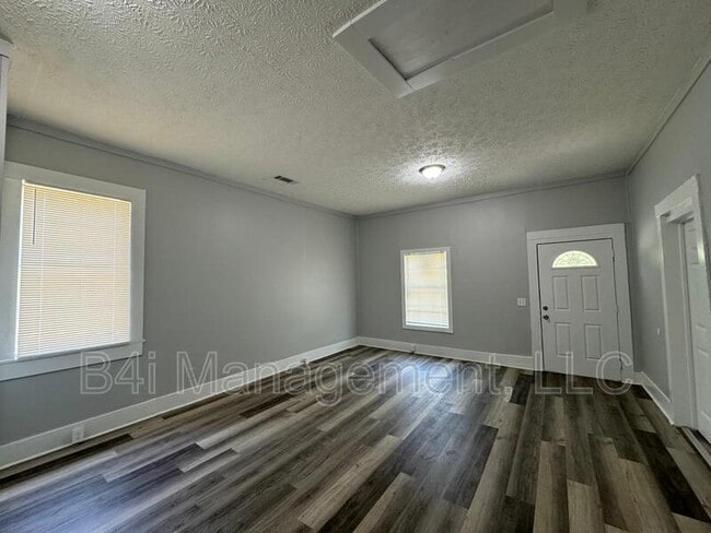 Building Photo - 407 Circus St