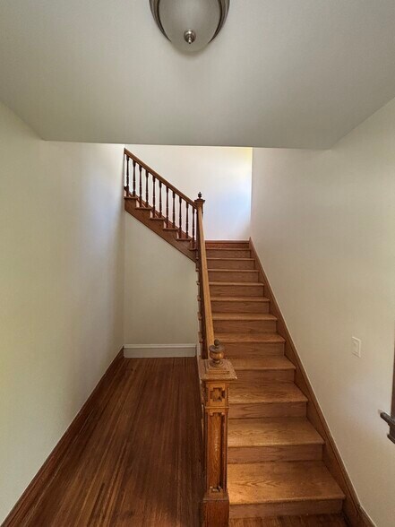 Entry foyer - 438 S 1st St