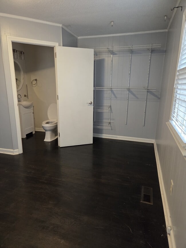 Building Photo - 408 Clifton St