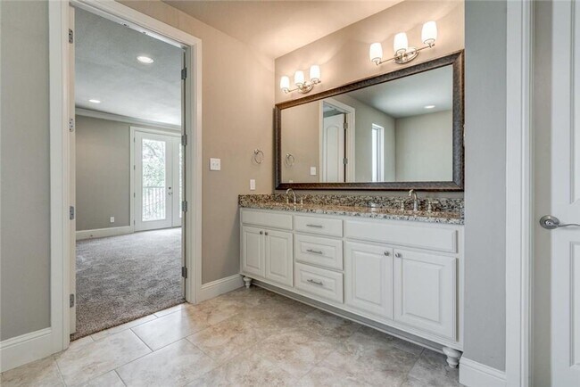 Building Photo - Templeton