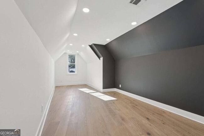 Building Photo - 120 Thome Dr