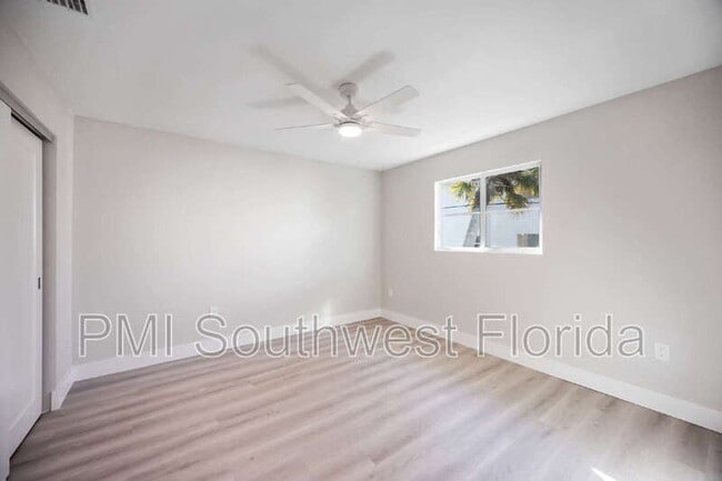 Building Photo - 5039 N Beach Rd