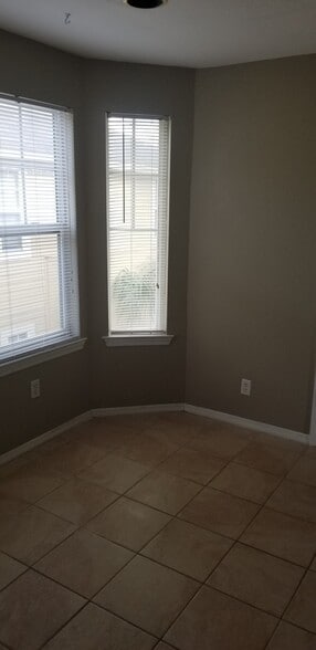 Building Photo - 404 Summit Ridge Pl