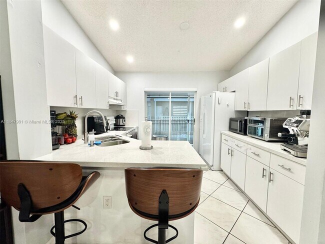 Primary Photo - 2527 W 76th St