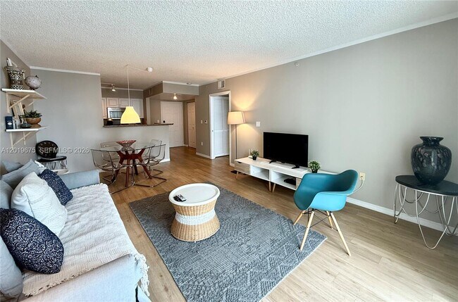 Building Photo - 1155 Brickell Bay Dr