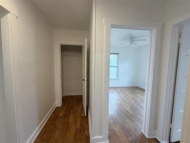 Building Photo - 1604 Main St