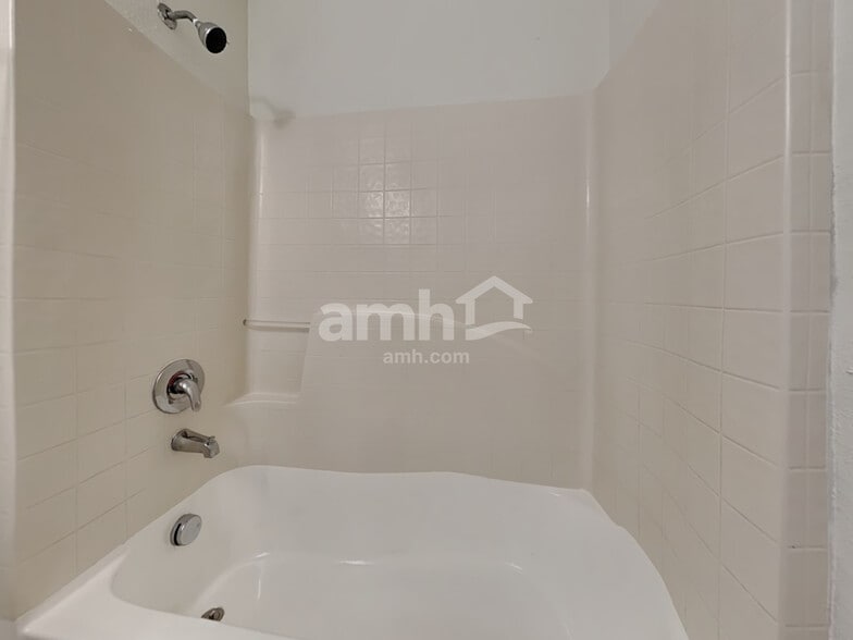 Building Photo - 8058 Misty Meadow Ct N