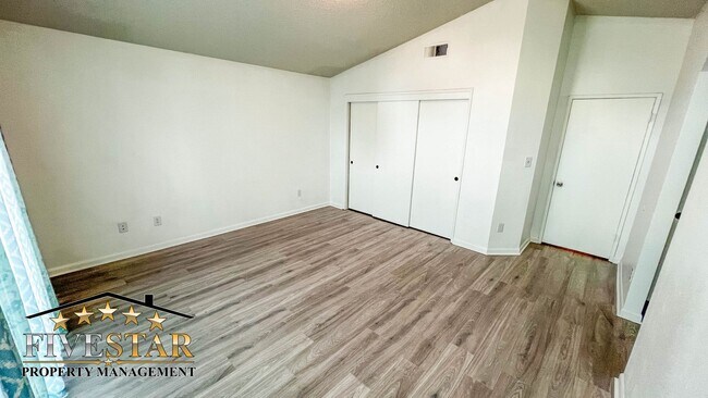 Building Photo - 4605 Mt Everest Way