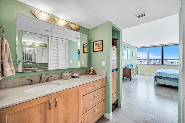 Building Photo - 11 Island Ave