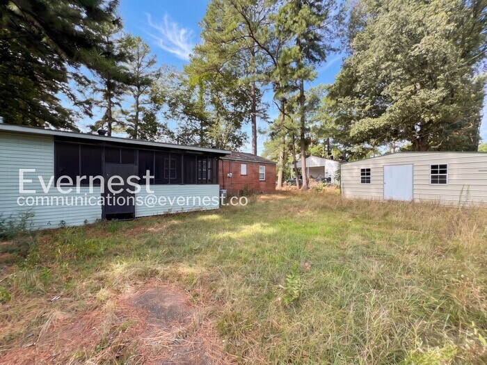 Building Photo - 284 E Holmes Rd